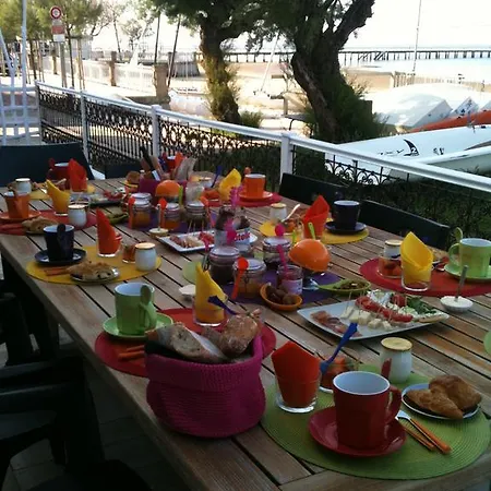 La Maison De La Plage Bed & Breakfast *